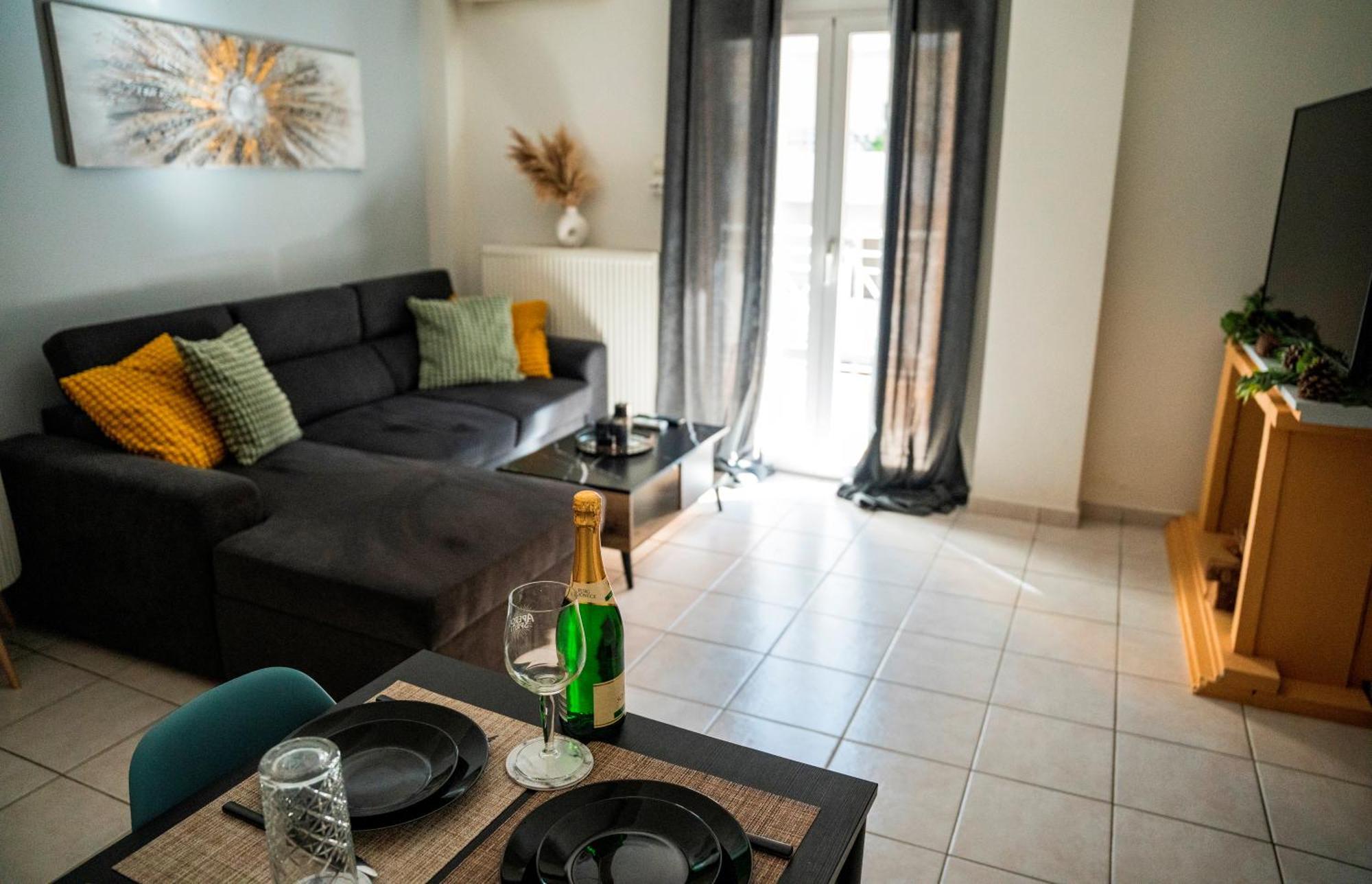 Gk Suites-Constantin View , Auto Check-In 24H Larissa Extérieur photo